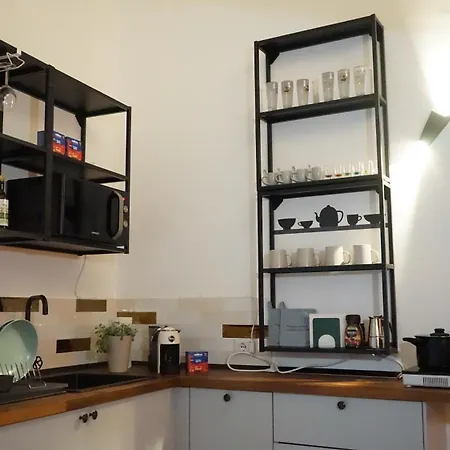 The Den 马丁纳弗兰卡