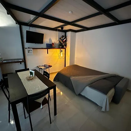 The Den 马丁纳弗兰卡